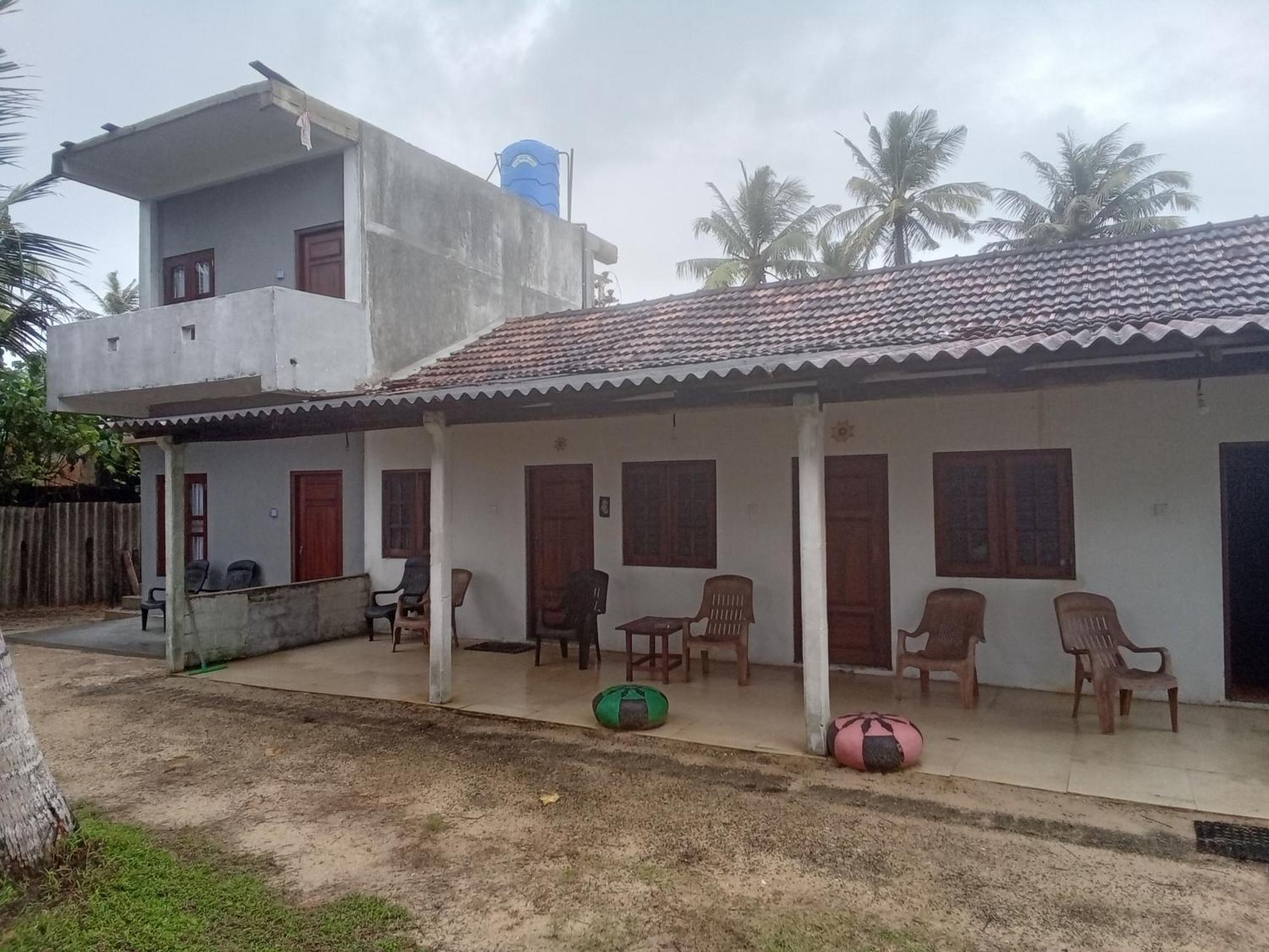Hotel Kusuma'S Lazy Left Midigama East Exterior foto