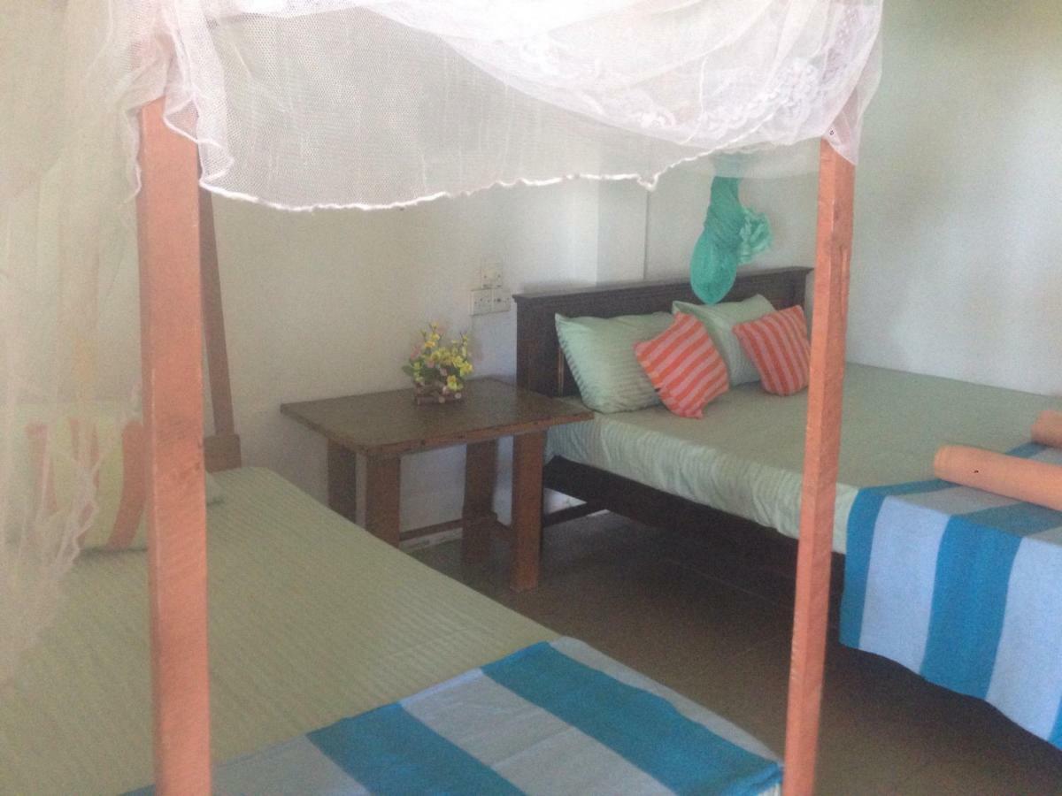 Hotel Kusuma'S Lazy Left Midigama East Exterior foto